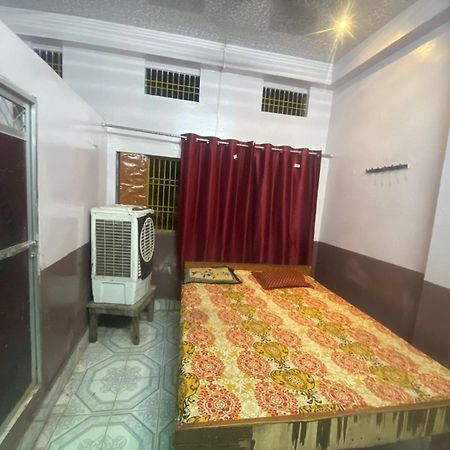 Hotel Yatri Niwas Varanasi Ngoại thất bức ảnh